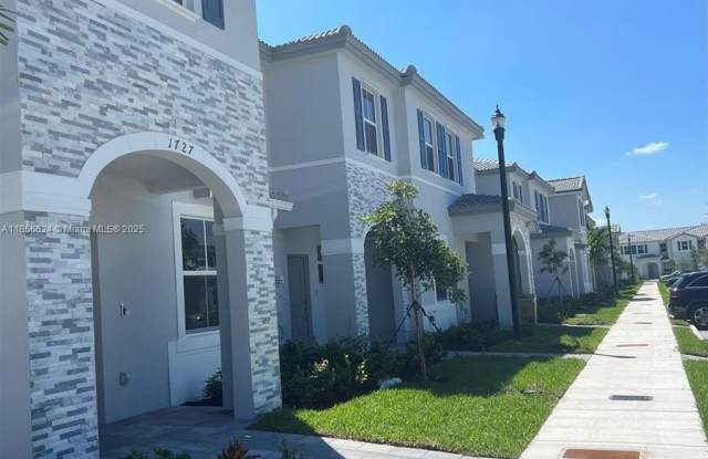 Photo of 1727 SE 26th Ter