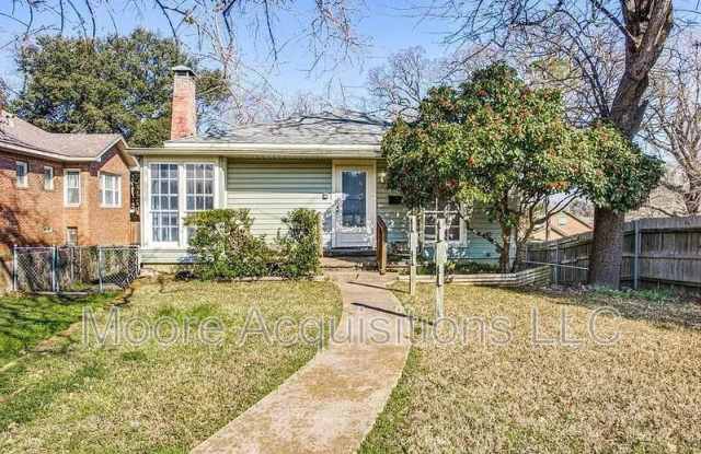 1113 W Walker