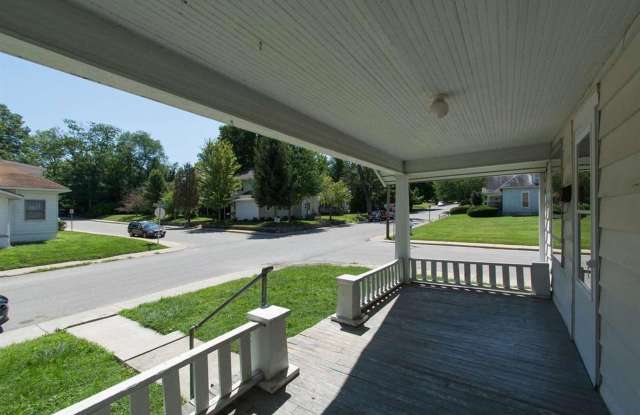 3 bedroom, 1 bath Home: Available August 2026!