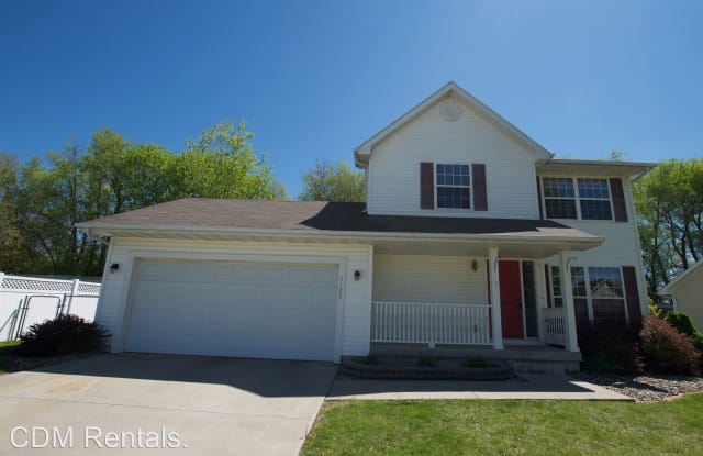 3223 E 43rd Ct - 3223 East 43rd Court, Des Moines, IA 50317