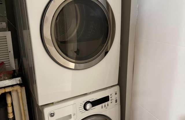 1821 I Street NE unit: 3