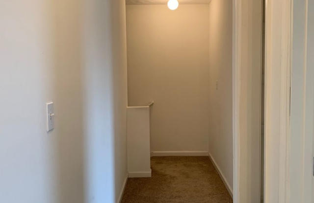 Photo of 3 Bedroom 2.5 Bath Townhouse