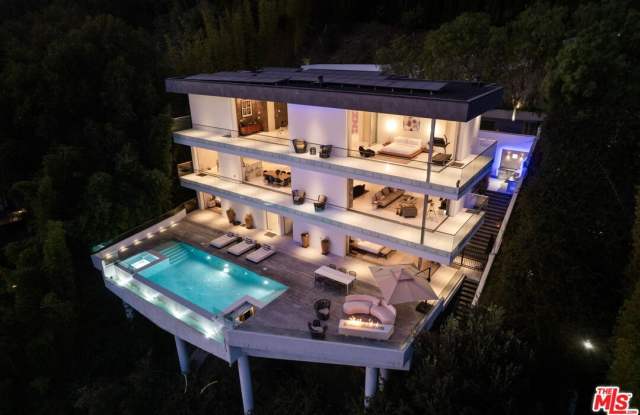 7080 W MULHOLLAND Dr