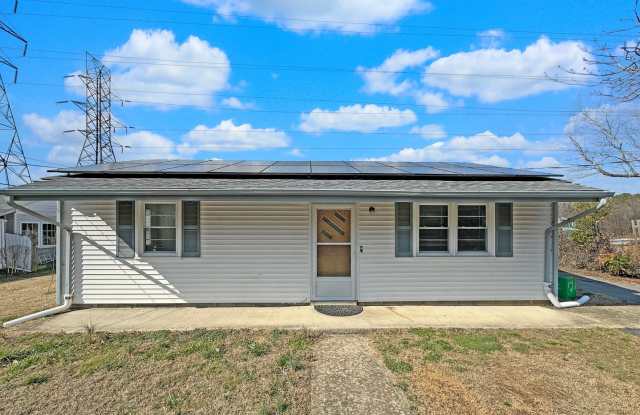 Charming 2-Bedroom Home with Spacious Backyard in Henrico, VA!