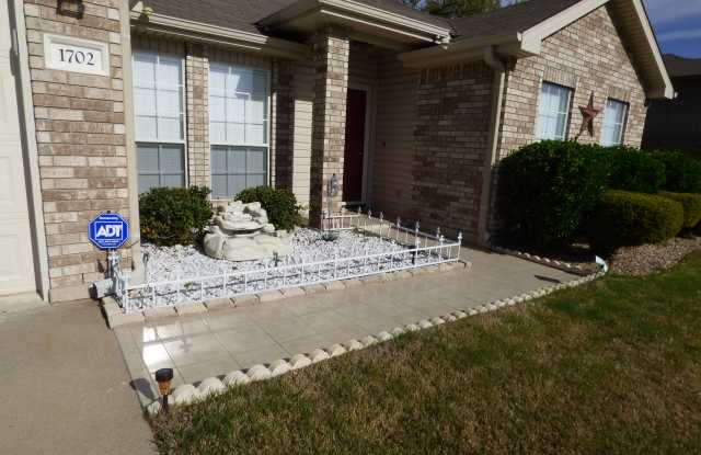 1702 Margaret Lee St