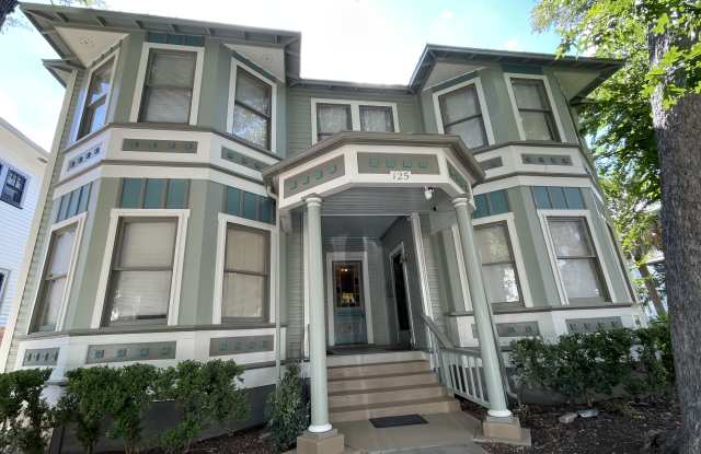 Photo of 125 Adams St