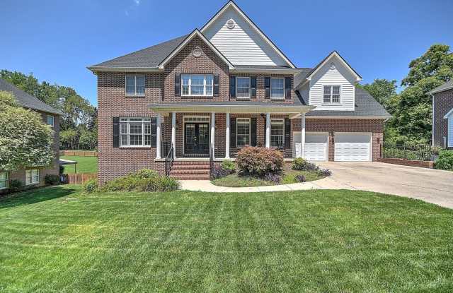 Spacious 5-Bedroom, 5-Bath Home for Rent in Shadowwood