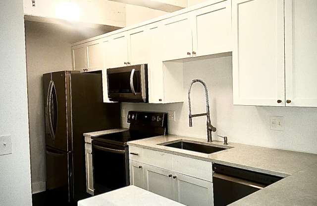 3001 Gillham Rd Apt 201