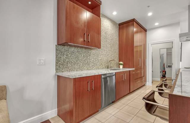 72 SE 6TH AVE #TOWNHOUSE C DELRAY BEACH, FL 33483