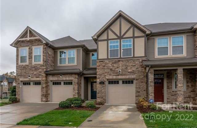 Photo of 7334 Dulnian Way, Charlotte, NC 28278