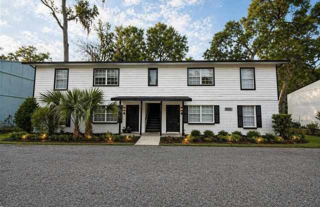 6104 SW 12TH PLACE