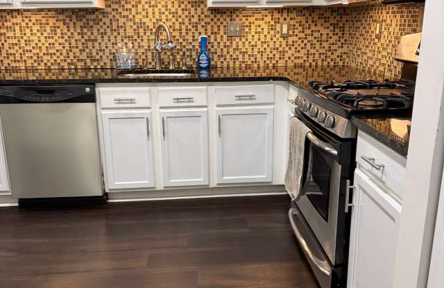 Photo of 481 Stoneglen Street