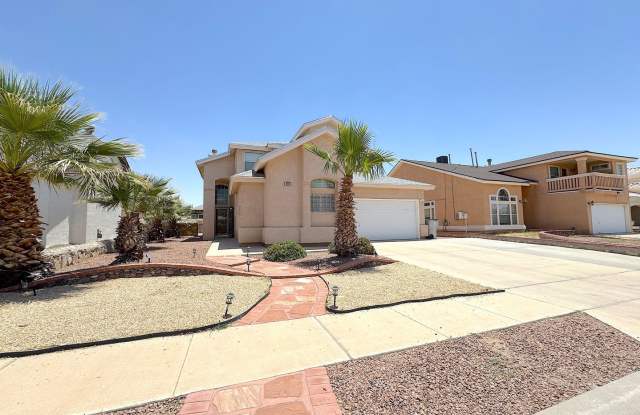 East El Paso 3 bed Refrig A/C w/balcony!