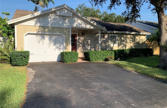 14813 SW 140th Pl - 14813 Southwest 140th Place, Country Walk, FL 33186