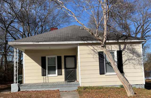 Photo of Available Now! Two bedroom home !!