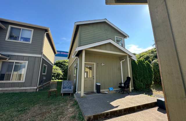 4 Bed 2 Bath Home in Bellingham with Garage
