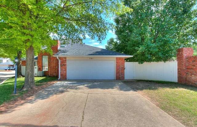 3-bed 2-bath Townhouse Available in NW Norman!