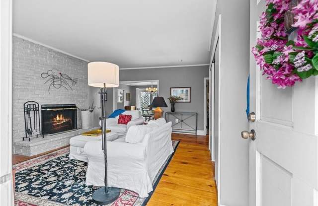 46 Chastellux Avenue