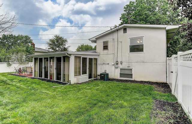 405 Foxwood Drive