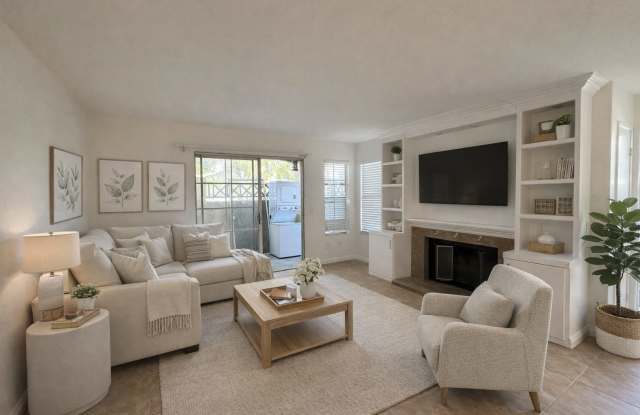 Walk to Eastlake! Bright 2BR/2BA Ground Floor Apartment with Tile Flooring  Parking