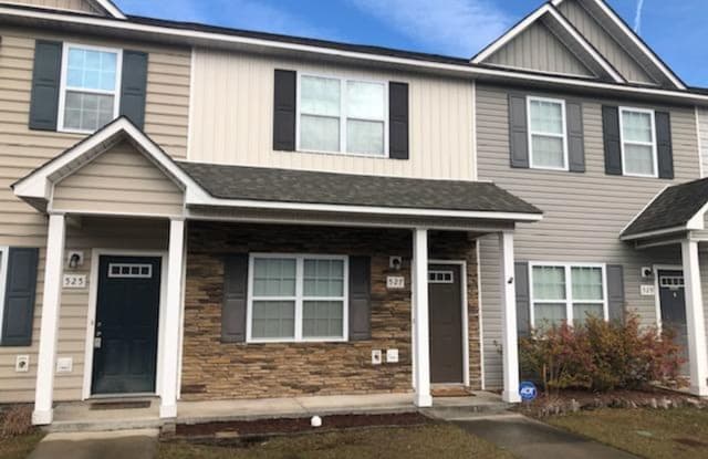 2 bed, 2.5 Bath Townhome in Oyster Landing! - 527 Lauren Ln, Onslow County, NC 28460