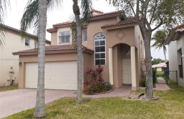 446 Lakeside Cir - 446 Lakeside Circle, Sunrise, FL 33326