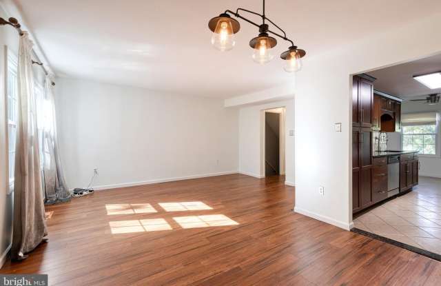 1640 MOUNT AIRY Court