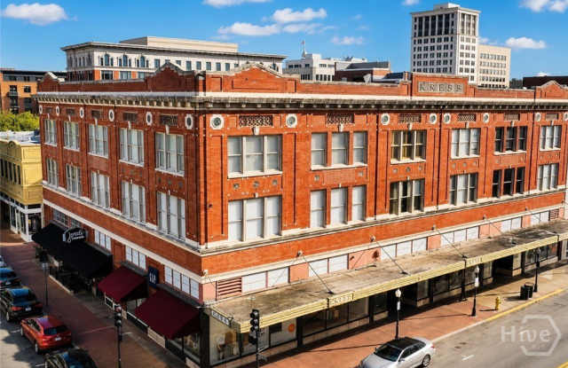 122 W Broughton Street