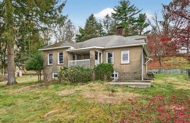 Photo of 20 Evergreen Ln