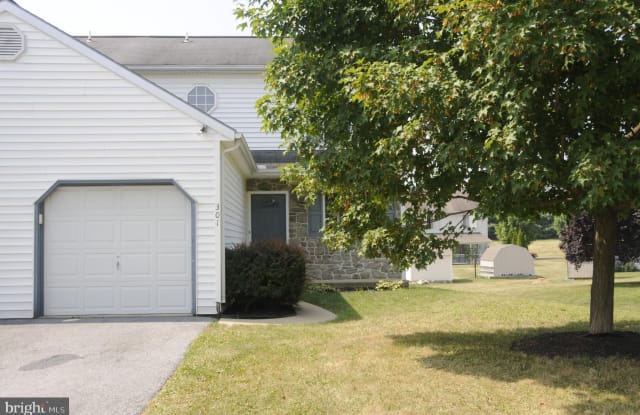 301 PARKLAWN COURT - 301 Parklawn Court, Lancaster County, PA 17601