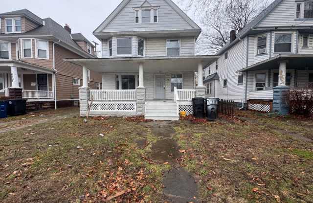 Charming 4-Bedroom Property in Prime Location