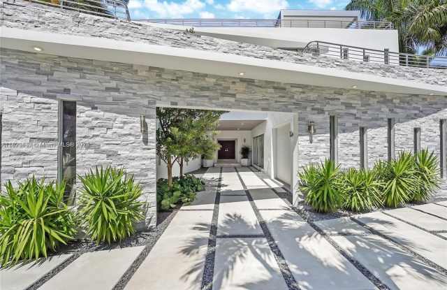 Photo of 5910 N Bayshore