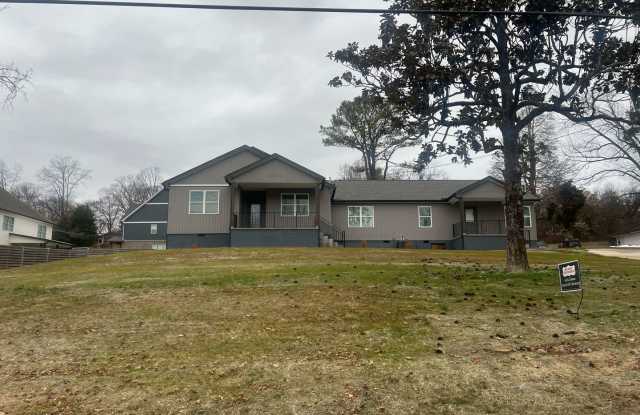 NEW DUPLEX Conveniently located to 40 West