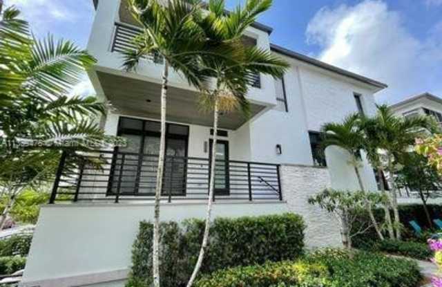 8231 NW 48th St