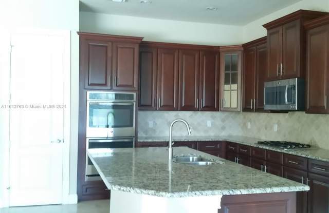 10170 Edgewater Ct