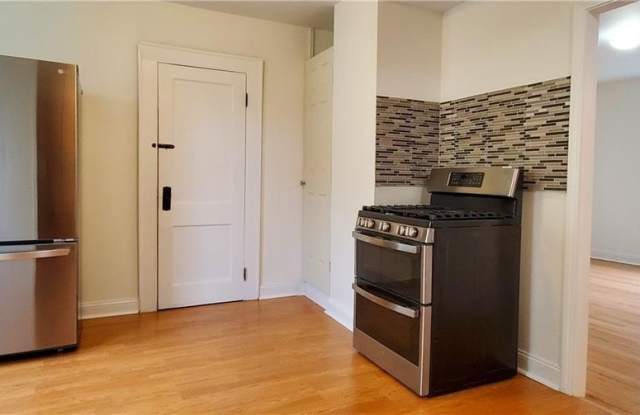 105 Manhattan Avenue