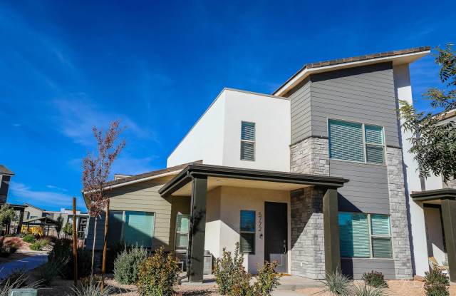 Beautiful townhome in Desert Color for rent