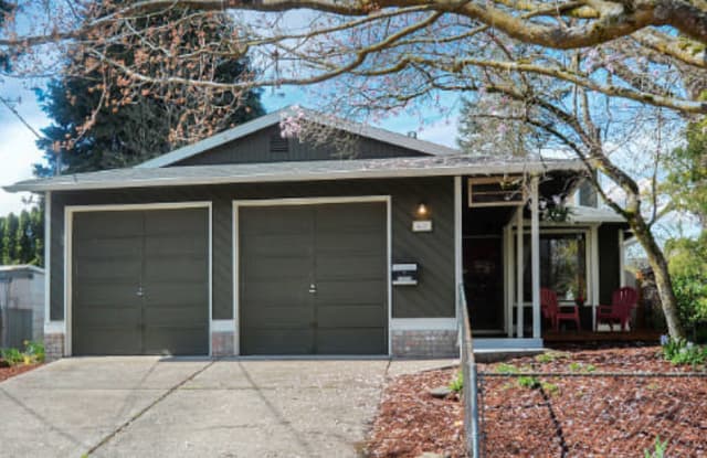 4617 SE 48th Ave - 4617 Southeast 48th Avenue, Portland, OR 97206