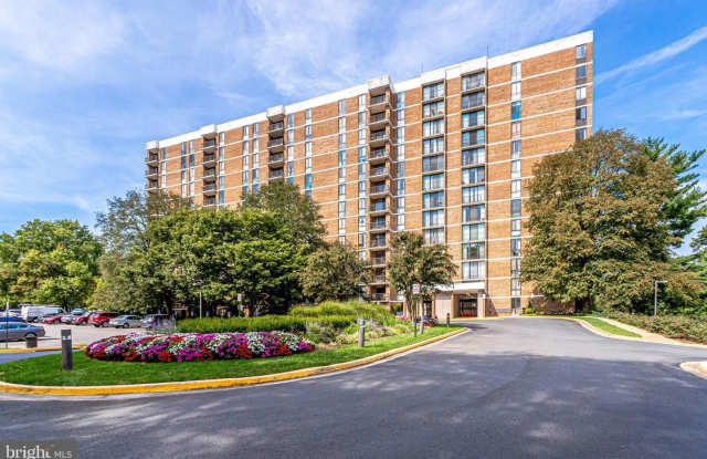 2300 PIMMIT DR #308W