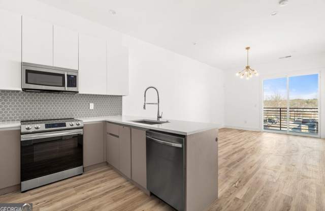 1155 Custer Avenue SE unit: 303