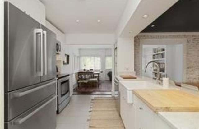 134 Elysian Way NW