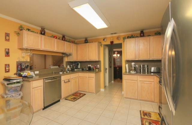 7813 Kingshire - 4/bed 2.5/bath - $2450/month