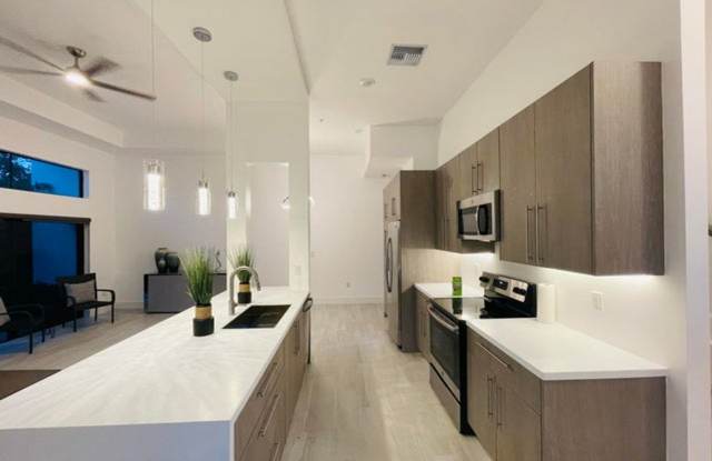 4460 NW 8 Place, Plantation, FL 33317