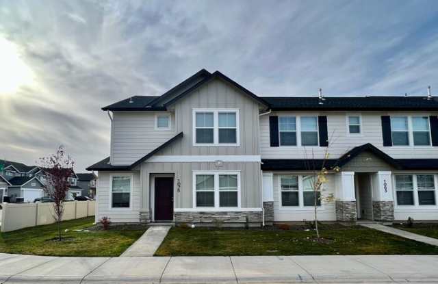 Photo of 1033 East Klamath Lane