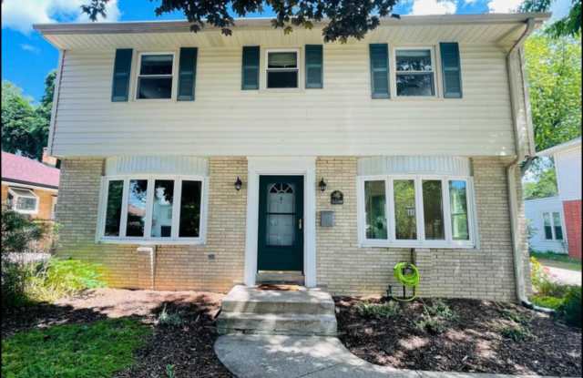 Photo of 5550 North Navajo Avenue