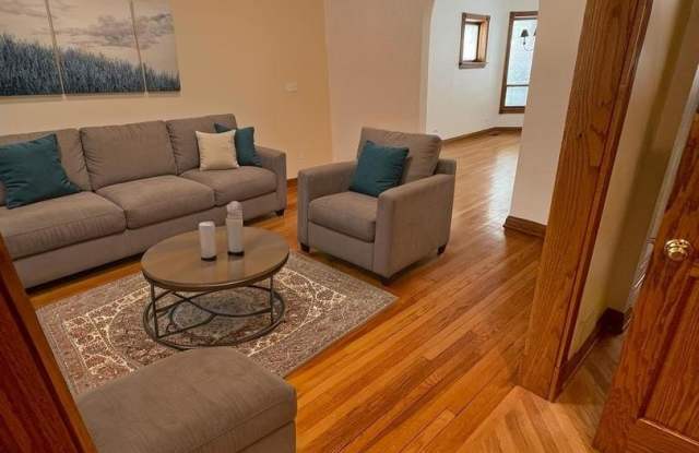 3857 N Hermitage Avenue