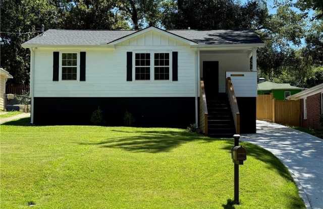 161 Stanhope Circle NW