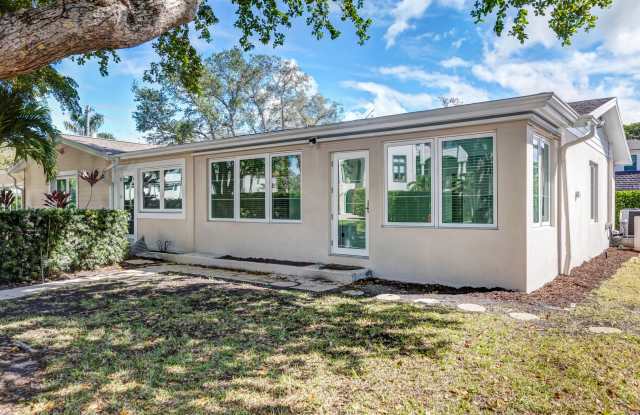 ** OLDE NAPLES ** 2 BED / 2 BATH - COMPLETELY REMODELED - PET OK! - ANNUAL RENTAL