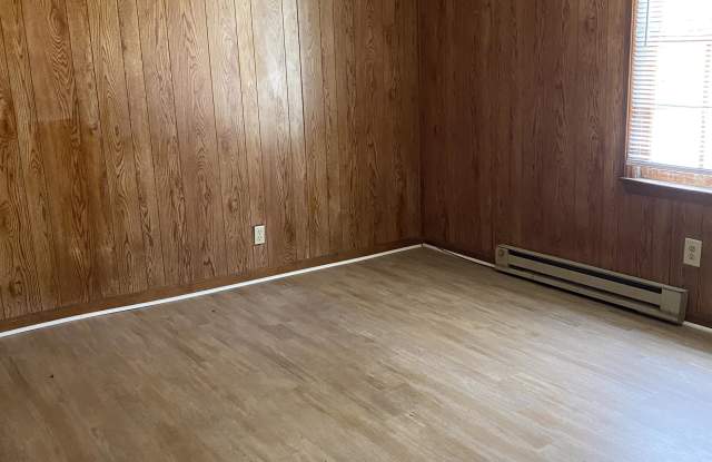 1627 B Avenue Southeast