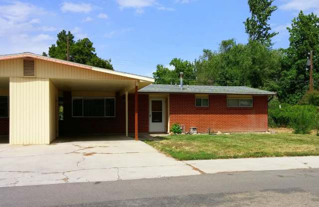Beautifully Renovated 3 Bedroom, 1 1/2 Bathroom Duplex on the Boise Bench! New Carpet and Paint. - 2402 Lemhi Street, Boise, ID 83705